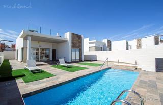 Chalet en Los Almendros. Chalet de 3 dormitorios con piscina en villamartin