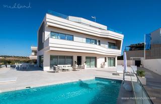 Chalet en Campoamor. Villa de lujo a 500 de la playa en campoamor