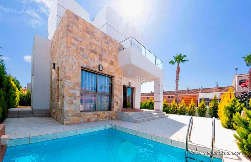 Foto 1bbe73f0-3876-4ab3-b1c0-6605647e3054. Chalet villa de diseño con 3 dormitorios y piscina privada en los alcázares en Alcázares (Los)