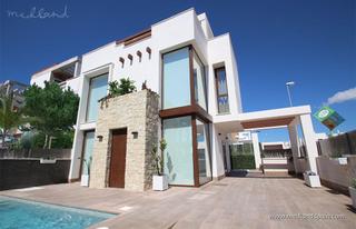 Xalet a Playa Honda-Playa Paraíso. Villa independiente con piscina privada a 250 metros del mar en