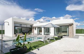 Xalet a Calasparra. Chalet de diseño en una sola planta con 3 dormitorios y piscina