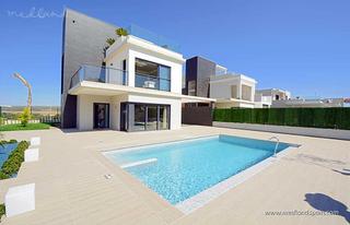 Chalet en Campoamor. Chalet independiente con piscina privada muy cerca de la playa