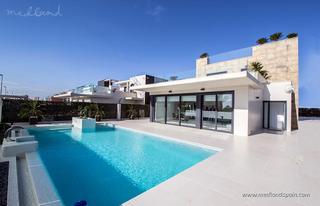 Chalet à Campoamor. Chalet independiente con piscina privada y vistas al mar