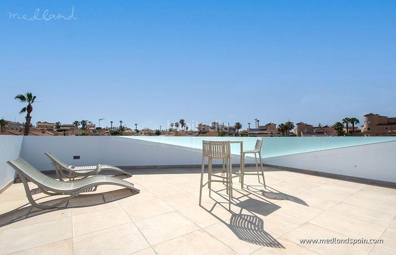 Foto 27863d77-1fcd-4c25-9f8b-7dab44061a00. Chalet avec parking piscine dans La Florida Orihuela