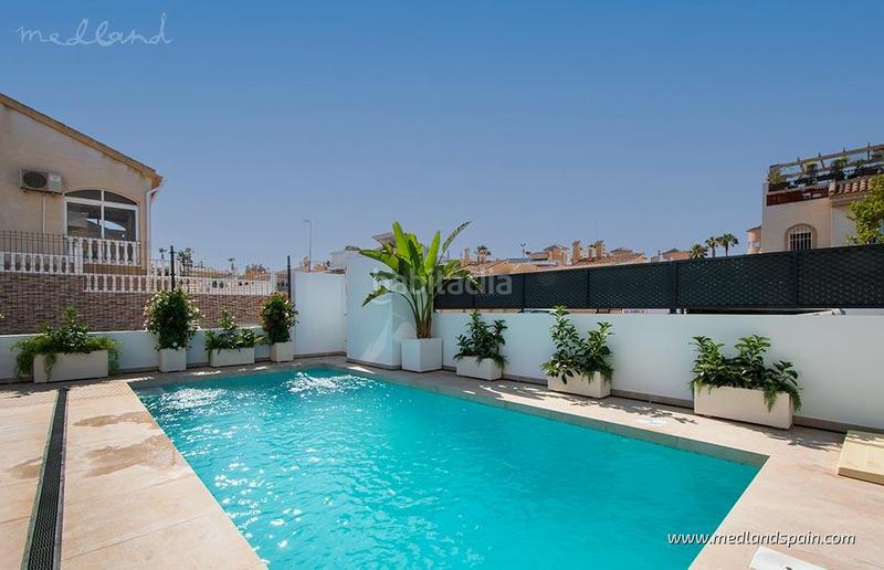 Foto 40a3850b-1e50-4e3d-9d91-a4687a2ed00f. Chalet avec parking piscine dans La Florida Orihuela