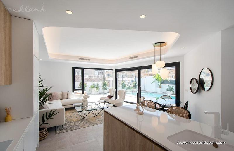 Foto 8604d756-c2d8-4f08-8a0b-6e879567c9d0. Chalet avec parking piscine dans La Florida Orihuela