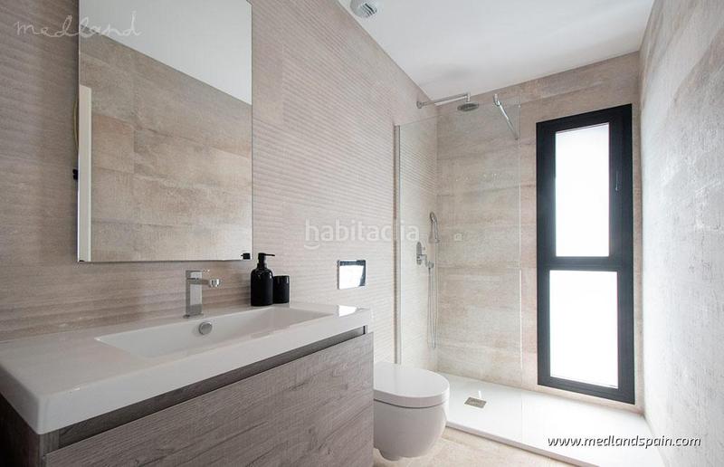 Foto dc918deb-4c79-4a9f-9041-32be2355e60f. Chalet avec parking piscine dans La Florida Orihuela