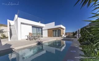 Xalet a Baños y Mendigo. Moderno chalet con piscina privada y gran jardín en altaona golf
