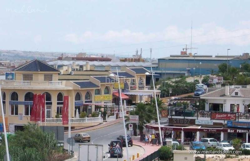 Foto 74a5ba25-b32e-400d-a715-ef365f3253d3. Chalet moderno chalet de 3 dormitorios y solárium privado en ciudad quesada en Rojales