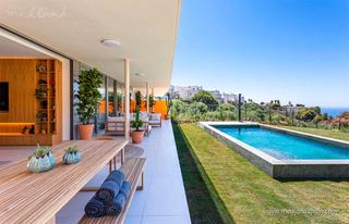 Apartament a Mijas pueblo. Apartamento con terraza y gran jardín privado con vistas al mar,