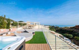 Apartament a Mijas pueblo. Ático de 3 dormitorios con gran solárium  y  vistas al mar en mi