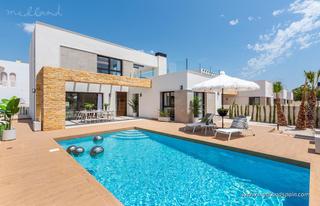 Chalet en Rojales. Chalet de 3 dormitorios con piscina privada en ciudad quesada