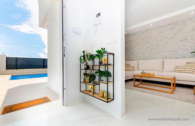 Foto 52aef120-8c06-4e91-815e-c2cb725788e4. Chalet moderno chalet de 3 dormitorios y piscina privada en vistabella golf en Orihuela