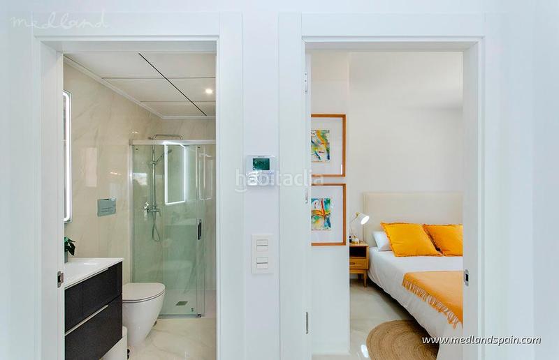 Foto d7918a7c-6b6f-42fe-abd1-cffa82a5289e. Chalet moderno chalet de 3 dormitorios y piscina privada en vistabella golf en Orihuela