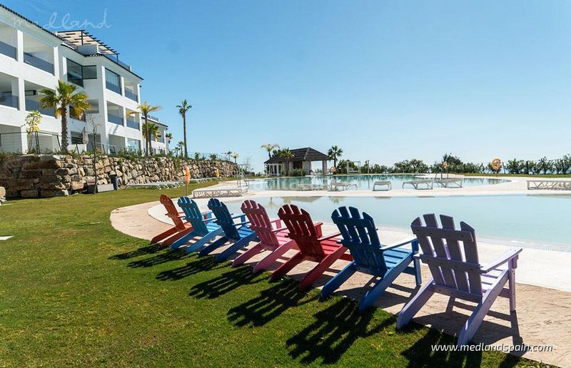 Foto d07a3187-122f-4f57-bc55-9f9748ddd085. Apartamento  en planta baja con 4 dormitorios y vistas panorámicas en Estepona
