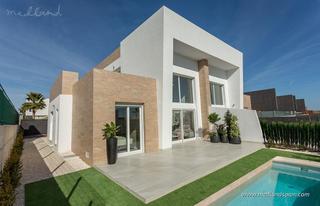 Chalet en Algorfa. Chalets pareados con piscina privada en la finca golf