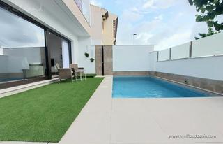 Xalet a Los Peñascos-El Salero-Los Imbernones. Modernas chalets de 3 dormitorios, solárium y piscina en san ped