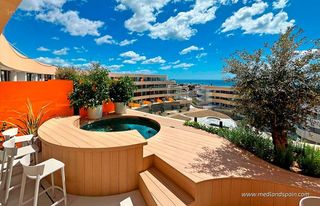Apartamento en El Higuerón. Áticos de diseño con vistas al mar y piscina privada en fuengiro