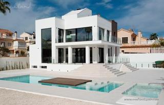 Chalet en Zona los Frutales. Exclusivo chalet de 4 dormitorios, stano, piscina privada y vis