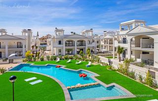 Appartement à Rojales. Apartamentos de 3 dormitorios con jardín privado en ciudad quesa