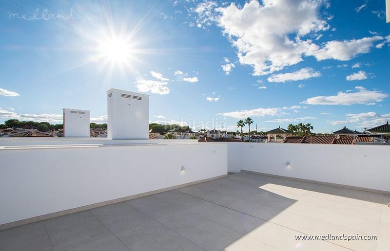 Foto 975db838-e3a5-4f88-b7dd-9985acea98a0. Chalet mit pool in Mil Palmeras Pilar de la Horadada