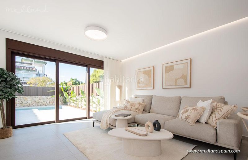 Foto d2a8e51b-2553-4da3-b78d-d9577921cef2. Chalet mit pool in Mil Palmeras Pilar de la Horadada