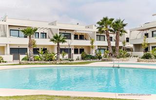 Apartment in La Veleta. Apartamento en planta baja con jardín a 200 metros de la playa e