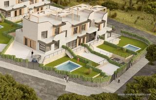 Chalet in Polop. Chalet adosado de 3 dormitorios, solárium privado y piscina con