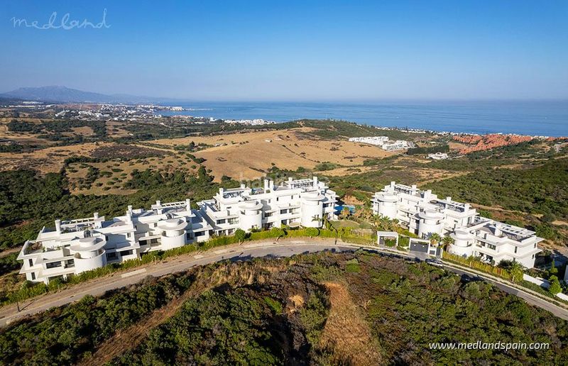 Foto fa75e576-9432-4338-b659-094a6ccc75e6. Apartament amb calefacció piscina a Casares golf - Casares del sol Casares