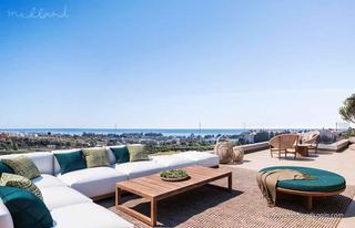 Apartament a La Concha - Resina Golf. Áticos de 2 dormitorios con solárium y vistas al mar en estepona