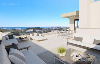 Appartement à Bahía Dorada. Ático de 3 dormitorios con solárium privado a 800 metros de la p