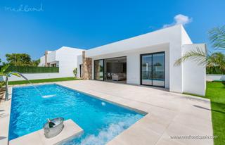Chalet à Las Lomas de Rame-Bahía Bella. Chalet en una planta con 3 dormitorios y piscina privada en la s