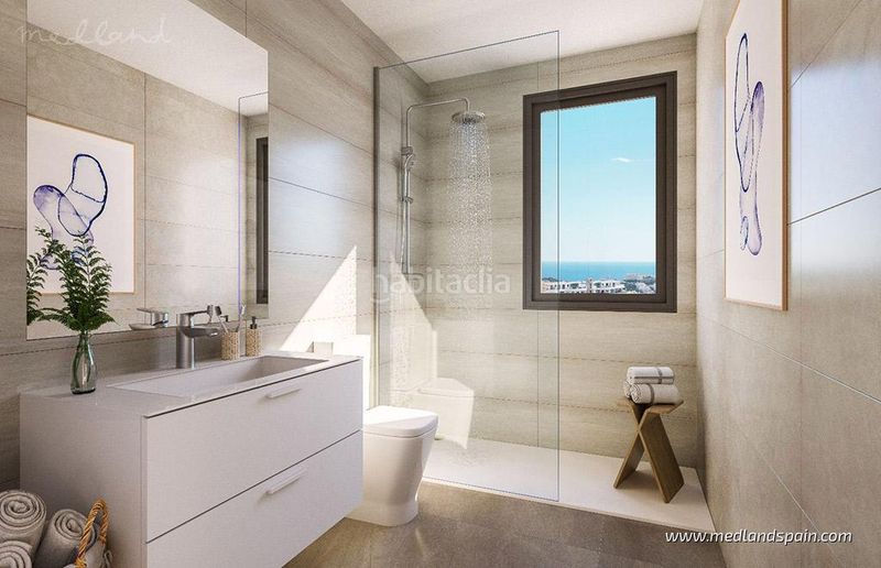 Foto a1e9dde6-81e9-4b5a-bbfc-7e1e109bd016. Casa adossada amb aparcament piscina a Riviera del Sol Mijas