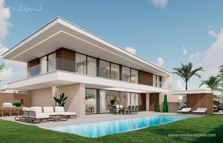 Chalet in Cabo Roig. Exclusiva villa de 4 dormitorios y piscina privada a menos de 50