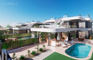 Chalet in Las Lomas de Rame-Bahía Bella. Moderno chalet adosado con 3 dormitorios y jardín en la serena g