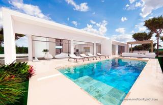 Xalet a El Pinar de Campoverde. Exclusivos chalets en una planta gran piscina privada y vistas a