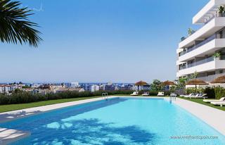 Apartament a Zona Calvario. Ático con amplia terraza cerca de la playa en estepona