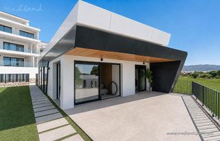 Chalet in Bonalba-Cotoveta. Chalet en una planta con 3 dormitorios, sótano, jardín y vistas