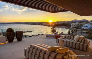 Apartamento en Seghers. Apartamento de lujo en primera línea de playa en estepona