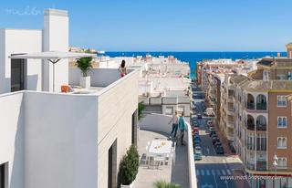 Apartamento en Avenida Habaneras - Curva de Palangre. tico de 3 dormitorios, solrium y vistas al mar en torrevieja