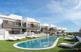 Appartement à San Miguel de Salinas. Apartamento en planta baja de 3 dormitorios y jardín en san migu