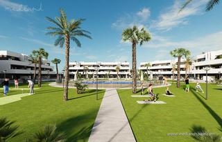 Appartement à El Raso. Apartamento en planta baja de 3 dormitorios con jardín en el ras