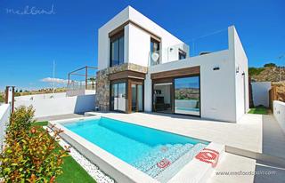 Chalet en Algorfa. Chalet de 3 dormitorios con piscina privada en la finca golf