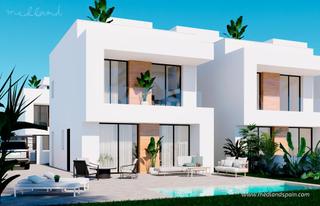 Casa adossada a La Regia. Chalet pareado con solárium y piscina privada en la zenia