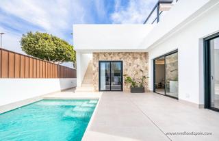 Chalet en Roldán. Modernos chalets de 3 dormitorios con piscina y solárium privado
