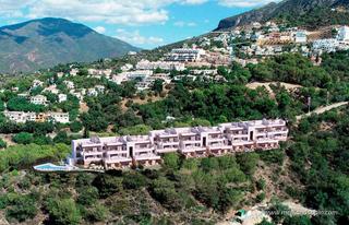 Apartament a Istán. Ático de 3 dormitorios con solárium privado en istán, marbella