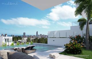 Chalet in Golf Bahía. Exclusivas villas de 3 dormitorios, sótano y vistas al mar en si
