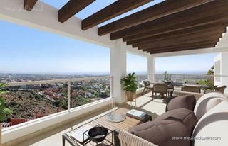 Appartement à El Paraíso. Ático con amplia terraza y vistas panorámicas al mar en benahaví