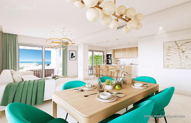 Foto 9318c25b-1e8f-42d0-9b95-57658458b2f1. Apartamento ático con amplia terraza y vistas panorámicas al mar en Benahavís