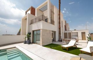 Reihenhaus in Rojales. Chalet semiadosado de 3 dormitorios, solárium y piscina privada